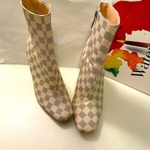 Cape Robbin Beige Checkered Ankle Boots